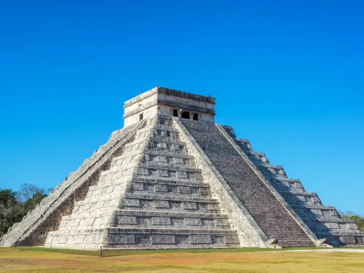 el-castillo-in-chichen-itza-P8APQXC-scaled